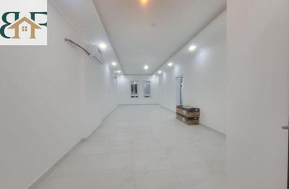 Apartment - 2 - 3 for rent in Umm Ghuwailina 4 - Umm Ghuwailina - Doha