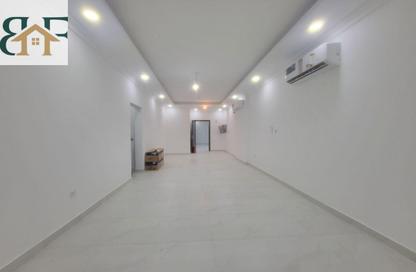 Apartment - 2 - 3 for rent in Umm Ghuwailina 4 - Umm Ghuwailina - Doha