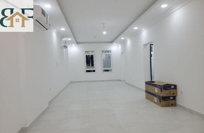 Apartment - 2 - 3 for rent in Umm Ghuwailina 4 - Umm Ghuwailina - Doha