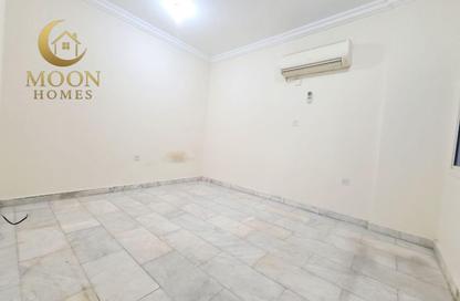 Apartment - 1 Bedroom - 1 Bathroom for rent in Umm Ghwailina Comm - Umm Ghuwalina - Umm Ghuwailina - Doha