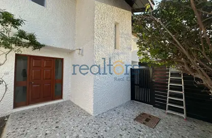 Compound - 3 Bedrooms - 2 Bathrooms for rent in Al Sadd Road - Al Sadd - Doha