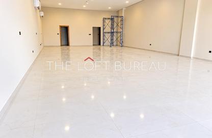 Show Room - Studio - 2 for rent in Salwa Road - Al Aziziyah - Doha