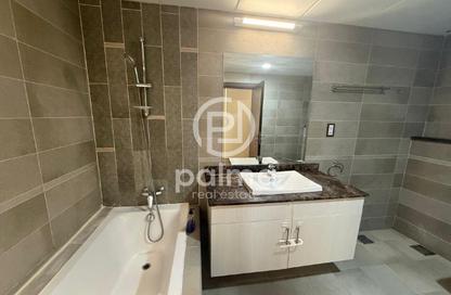Apartment - 1 Bedroom - 2 Bathrooms for rent in East Porto Drive - Porto Arabia - The Pearl Island - Doha