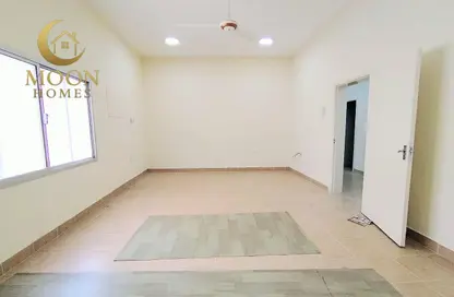 Apartment - 2 Bedrooms - 2 Bathrooms for rent in Umm Ghuwailina 4 - Umm Ghuwailina - Doha