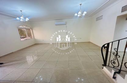 مجمع سكني - 4 غرف نوم - 3 حمامات للايجار في طريق المطار القديم - الدوحة