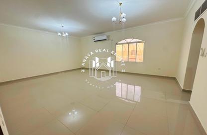 مجمع سكني - 4 غرف نوم - 3 حمامات للايجار في طريق المطار القديم - الدوحة