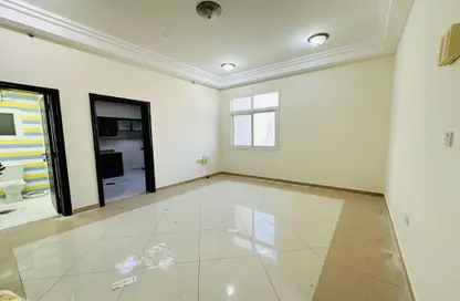 شقة - 2 غرف نوم - 3 حمامات للايجار في شارع سالاجا - دوحة الجديد - الدوحة