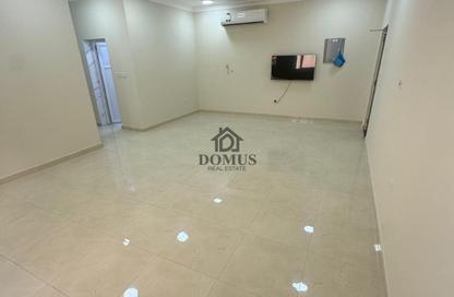 Apartment - 2 Bedrooms - 3 Bathrooms for rent in Al Nasr Street - Al Nasr - Doha