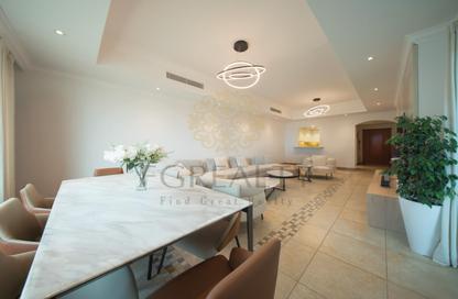 Apartment - 2 Bedrooms - 3 Bathrooms for sale in West Porto Drive - Porto Arabia - The Pearl Island - Doha