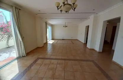 Compound - 3 Bedrooms - 4 Bathrooms for rent in Souk Rawda 3 - Al Nasr - Doha