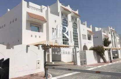 Villa - 3 Bedrooms - 4 Bathrooms for rent in Wadi Al Shaheeniya Street - Ain Khaled - Doha