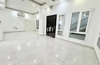 فيلا - 5 غرف نوم - 5 حمامات للايجار في العب - الخيصة - أم صلال محمد