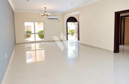 مجمع سكني - 4 - 3 للايجار في شارع المطار القديم - طريق المطار القديم - الدوحة