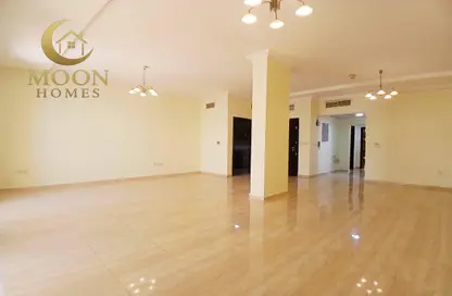 Apartment - 2 Bedrooms - 3 Bathrooms for rent in Umm Ghuwailina 4 - Umm Ghuwailina - Doha