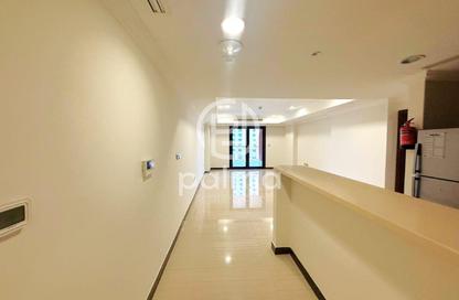 Apartment - 1 Bedroom - 2 Bathrooms for rent in West Porto Drive - Porto Arabia - The Pearl Island - Doha