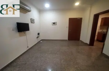 Apartment - 1 Bedroom - 1 Bathroom for rent in Umm Ghwailina Comm - Umm Ghuwalina - Umm Ghuwailina - Doha