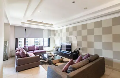 Apartment - 2 Bedrooms - 3 Bathrooms for rent in West Porto Drive - Porto Arabia - The Pearl Island - Doha