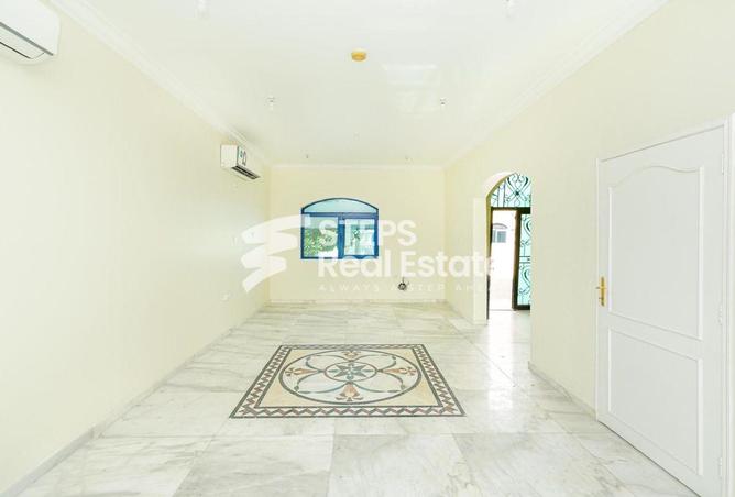 52133317 - Property Image 3