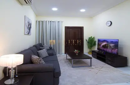 Apartment - 2 Bedrooms - 1 Bathroom for rent in Al Sadd Tourist Apartments - Al Sadd - Doha