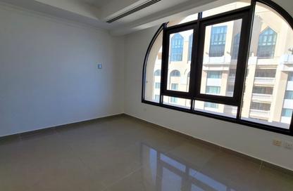 Apartment - 1 Bedroom - 2 Bathrooms for rent in West Porto Drive - Porto Arabia - The Pearl Island - Doha