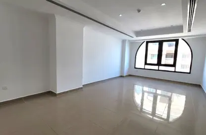 Apartment - 1 Bedroom - 2 Bathrooms for rent in West Porto Drive - Porto Arabia - The Pearl Island - Doha