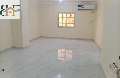 Apartment - 2 - 2 for rent in Al Mansoura - Al Mansoura - Doha