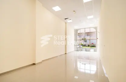 Shop - Studio - 1 Bathroom for rent in Street 870 - Al Duhail South - Al Duhail - Doha
