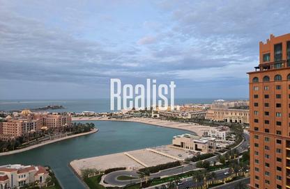 شقة - 2 غرف نوم - 3 حمامات للايجار في طريق بورتو الشرقي - بورتو أرابيا - جزيرة اللؤلؤة - الدوحة
