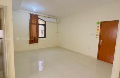 Apartment - 1 Bedroom - 1 Bathroom for rent in Bin Omran 35 - Fereej Bin Omran - Doha