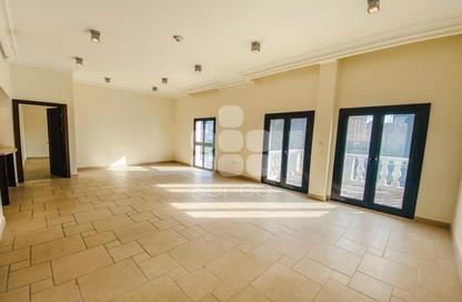 Apartment - 3 Bedrooms - 4 Bathrooms for rent in Carnaval - Qanat Quartier - The Pearl Island - Doha