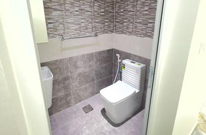 Apartment - 2 Bedrooms - 3 Bathrooms for rent in Salwa Road - Al Aziziyah - Doha