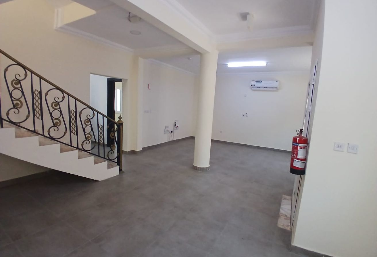 5-Bedroom Villa in Al Sakhama with Covered Parking