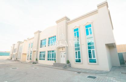 Villa - 4 Bedrooms - 4 Bathrooms for rent in Muraikh - AlMuraikh - Doha