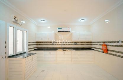 Villa - 4 Bedrooms - 4 Bathrooms for rent in Muraikh - AlMuraikh - Doha