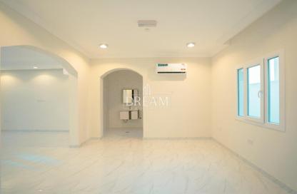 Villa - 4 Bedrooms - 4 Bathrooms for rent in Muraikh - AlMuraikh - Doha