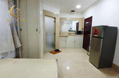Apartment - Studio - 1 Bathroom for rent in Umm Ghuwailina 4 - Umm Ghuwailina - Doha