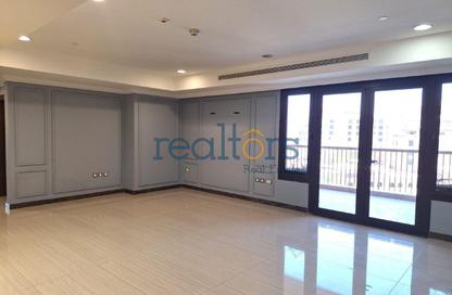 Apartment - 2 Bedrooms - 2 Bathrooms for rent in Tower 21 - Porto Arabia - The Pearl Island - Doha