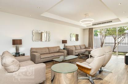 Villa - 4 Bedrooms - 3 Bathrooms for rent in Les Maisons Blanches - Lusail