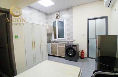 Apartment - Studio - 1 Bathroom for rent in Umm Ghuwailina 4 - Umm Ghuwailina - Doha