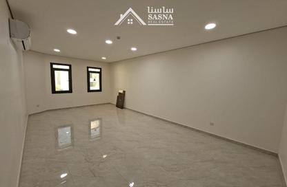 شقة - 3 - 3 للايجار في فريج كليب - الدوحة
