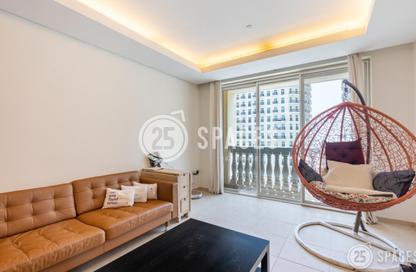 Apartment - 1 Bedroom - 2 Bathrooms for sale in Viva West - Viva Bahriyah - The Pearl Island - Doha