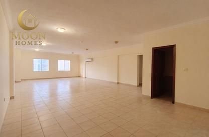 Apartment - 3 Bedrooms - 3 Bathrooms for rent in Umm Ghuwailina 4 - Umm Ghuwailina - Doha