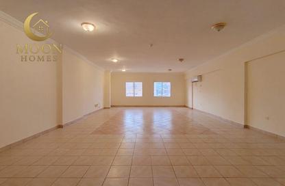 Apartment - 3 Bedrooms - 3 Bathrooms for rent in Umm Ghuwailina 4 - Umm Ghuwailina - Doha