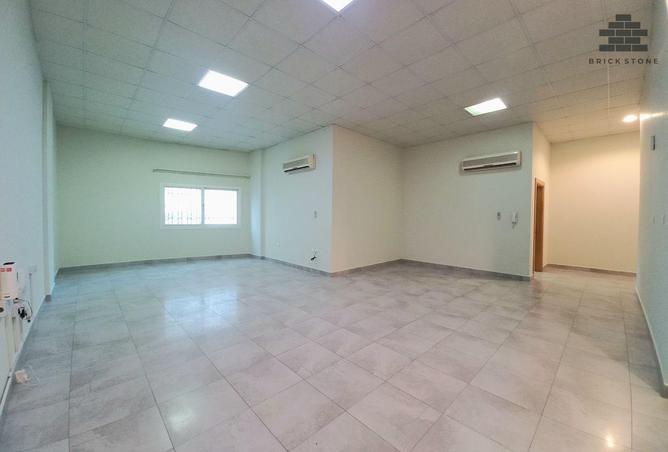 Rent in Al Jazeera Street: Huge Huge 3BHK Semifurnished Apartment For ...