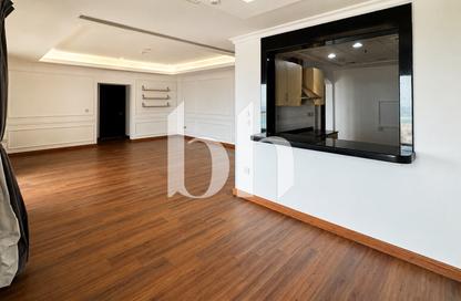 Apartment - 2 Bedrooms - 3 Bathrooms for rent in West Porto Drive - Porto Arabia - The Pearl Island - Doha