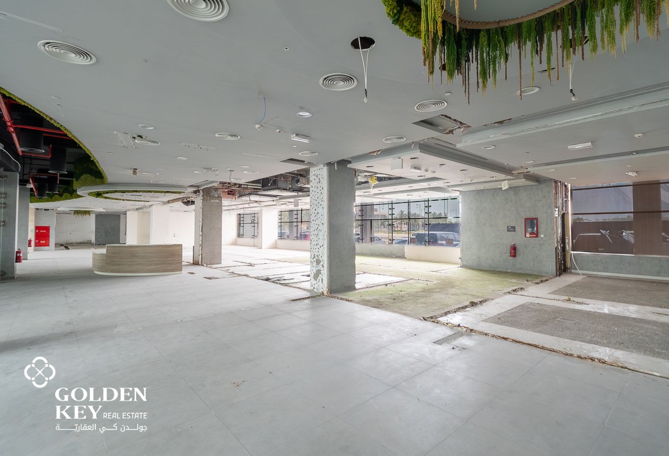 Prime Showroom ꟷ High Visibility | Lusail Marina