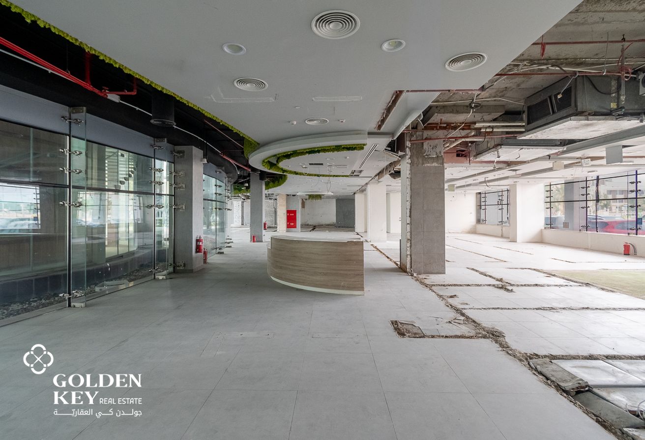 Prime Showroom ꟷ High Visibility | Lusail Marina