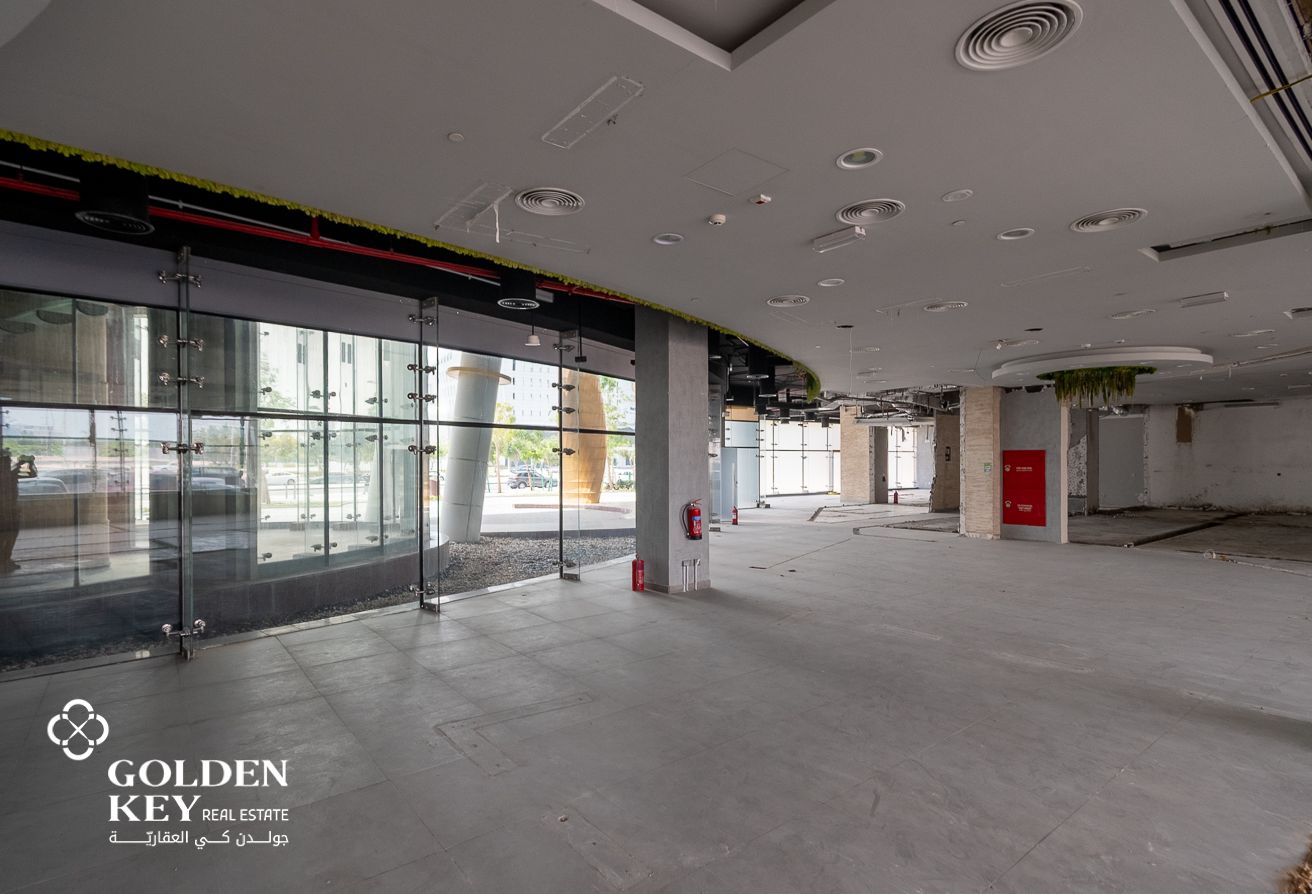 Prime Showroom ꟷ High Visibility | Lusail Marina