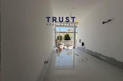 Shop - Studio - 1 Bathroom for rent in Street 870 - Al Duhail South - Al Duhail - Doha