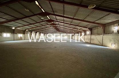 Warehouse - Studio - 5 Bathrooms for rent in Industrial Area - Industrial Area - Doha